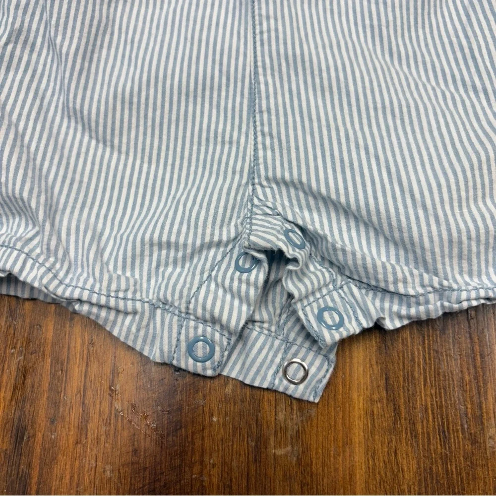 Carters Blue And White Stripe Shark Romper Size 9 Months‎